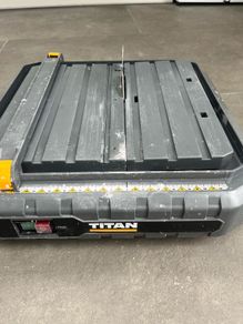 Electric tile cutter