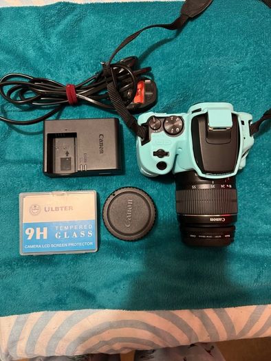 Canon EOS 250D 18-55 with accessories + bags