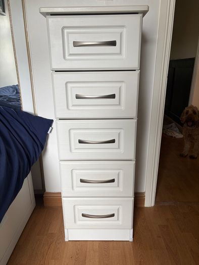 chest of drawers