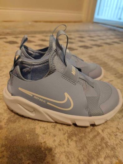 kids Nike trainers 9.5 uk
