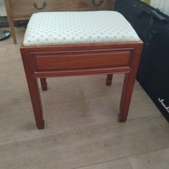 piano stool