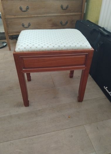 piano stool