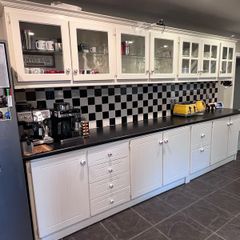 Kitchen cabinets & presses