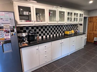 Kitchen cabinets & presses