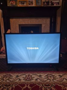 32" Toshiba Smart TV