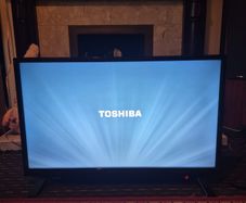 32" Toshiba Smart TV