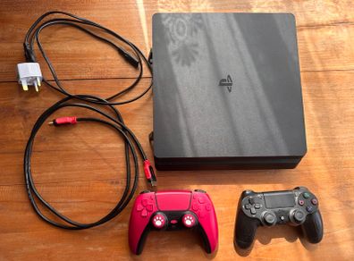 PlayStation 4 Slim / 500GB / 2 Controllers / HDMI (ps 4)