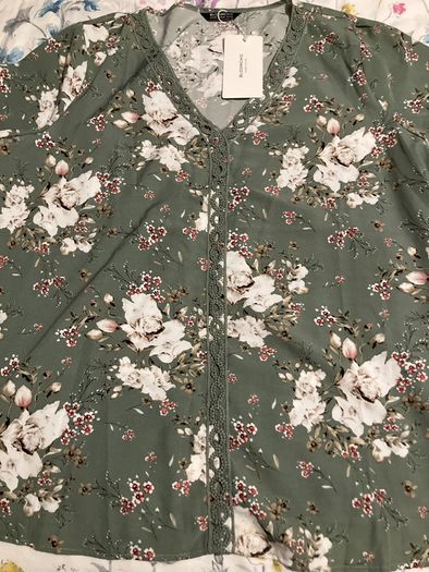 Ladies Top size 18-20 brand new