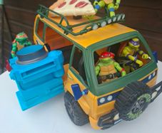 Mutant Mayhem Pizza Fire Delivery Van  TMNT