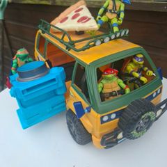 Mutant Mayhem Pizza Fire Delivery Van  TMNT