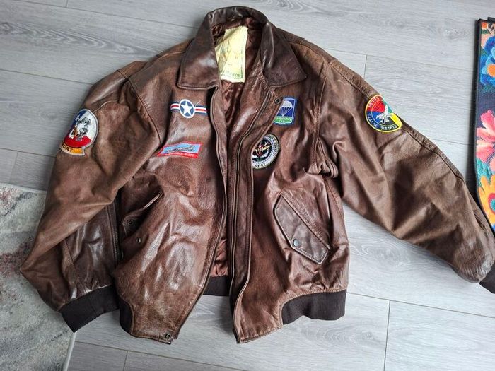 Men 1050s pilots jacket large / x large % 100 leather