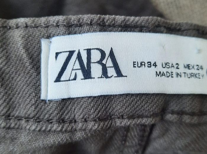 Zara cotton trousers 24 waist and 33 leg UK size 6 in very good condition with no issues FREE TRACKED POSTAGE INCLUDED