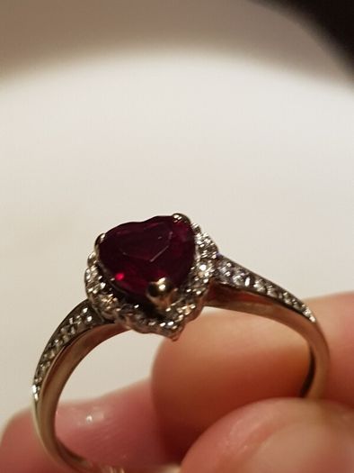 9 ct  gold ring Rubies and diamonds