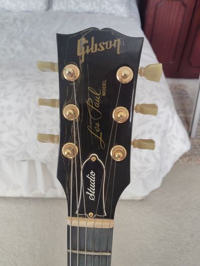 Gibson Les Paul studio gold