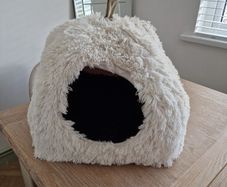 pet bed/cave