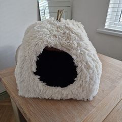 pet bed/cave