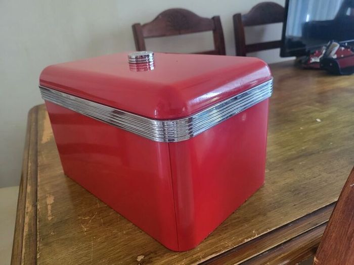 bread bin