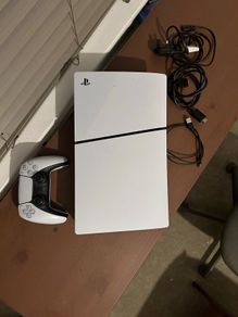 PS5 + controller