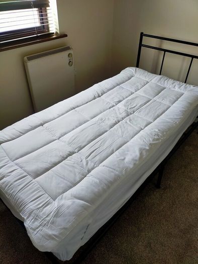 Single Mattress Memory Foam / Bed Frame / Topper