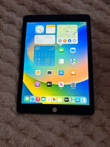 Apple iPad Pro 9 7 inch 128GB WiFi Space Grey Excellent Condition