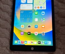 Apple iPad Pro 9 7 inch 128GB WiFi Space Grey Excellent Condition