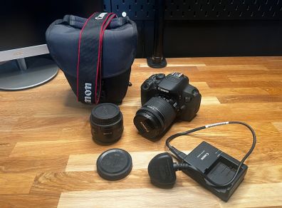 Canon EOS 700D with 18-55mm + 50mm lens