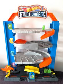 Hot wheels garage