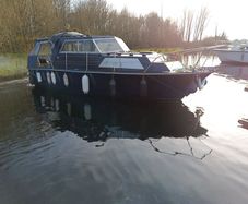 Boat, cruiser 28 ft