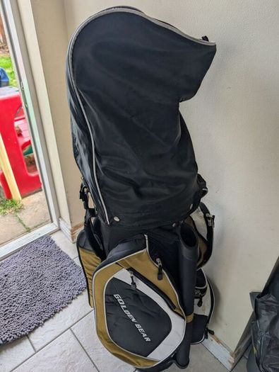 Set of adult golf clubs