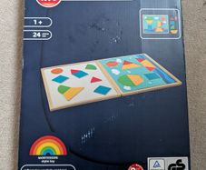 Magnetic tile game