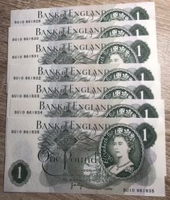 Seven uk one pound notes