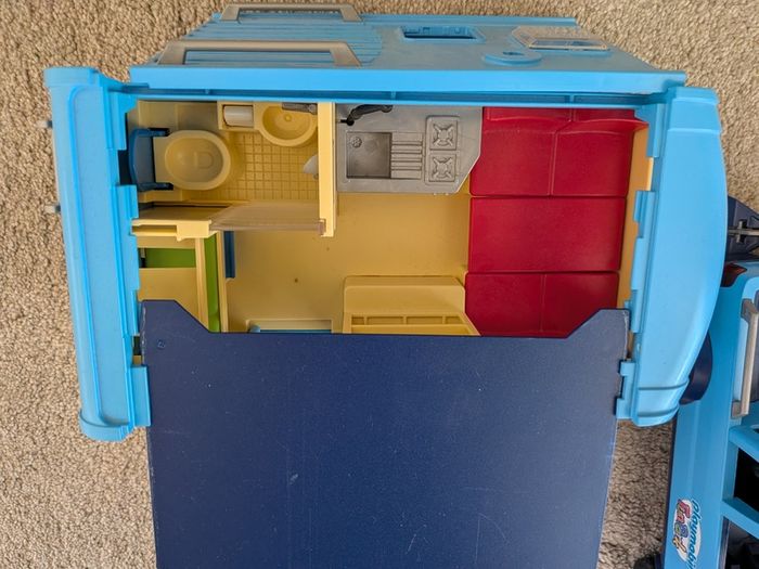 Playmobil pickup with camper