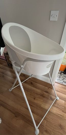 Shnuggles baby bath and stand