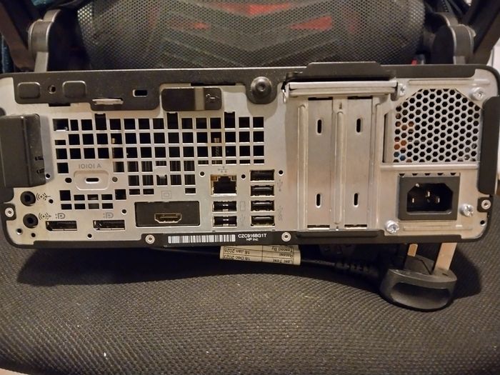 HP ProDesk 600 G4 SFF (i5 8th Gen) and power cable