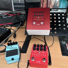 Pedals (chorus, delay, reverb)