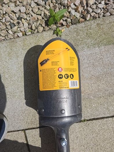 Roughneck Fibreglass Post-Hole Digger