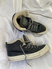 CONVERSE All Star Chuck Taylor Double Collar Hi Tops Shearling Size 5!