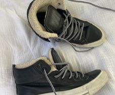 CONVERSE All Star Chuck Taylor Double Collar Hi Tops Shearling Size 5!