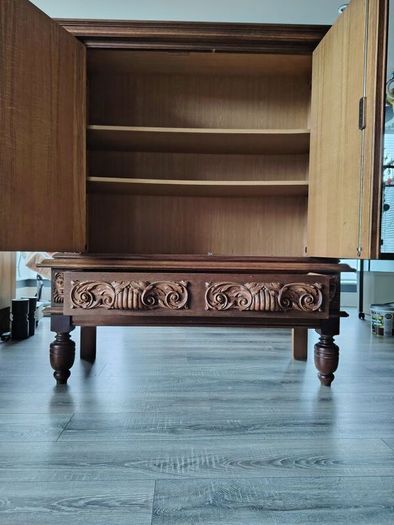 Beautiful antique oak cabinet