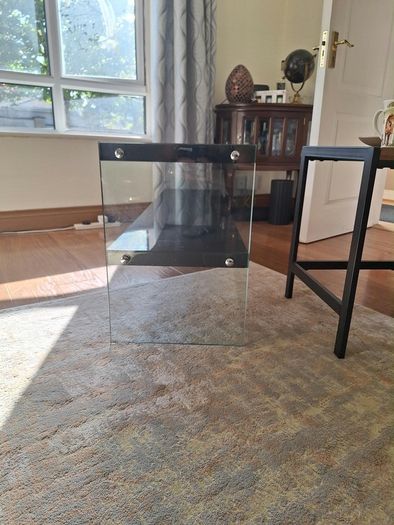 Glass tv unit