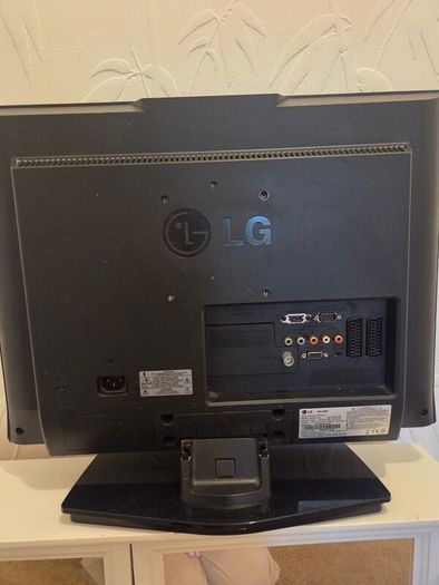 LG Television/: monitor 22 inch great working order
