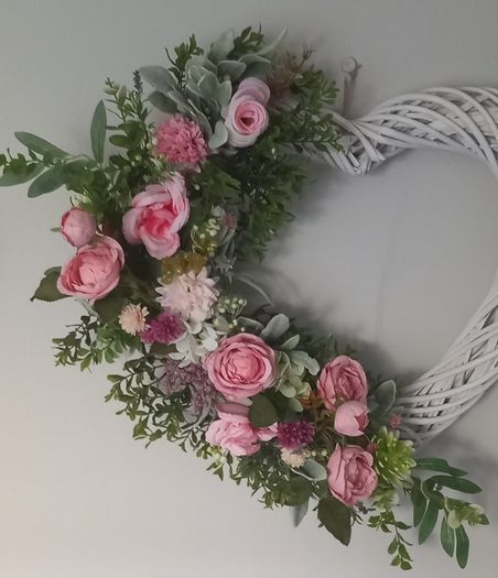 55cm White Wicker heart floral wreath