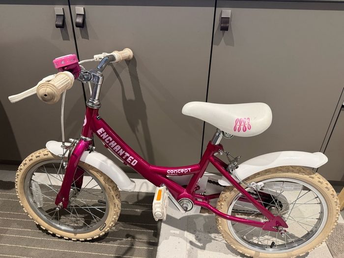 Concept Enchanted 16 Girls Bike and Stabilisers