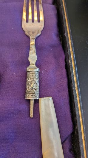 Antique EPNS Mother-of-Pearl Fish Cutlery 12 Piece Cased Set Damaged