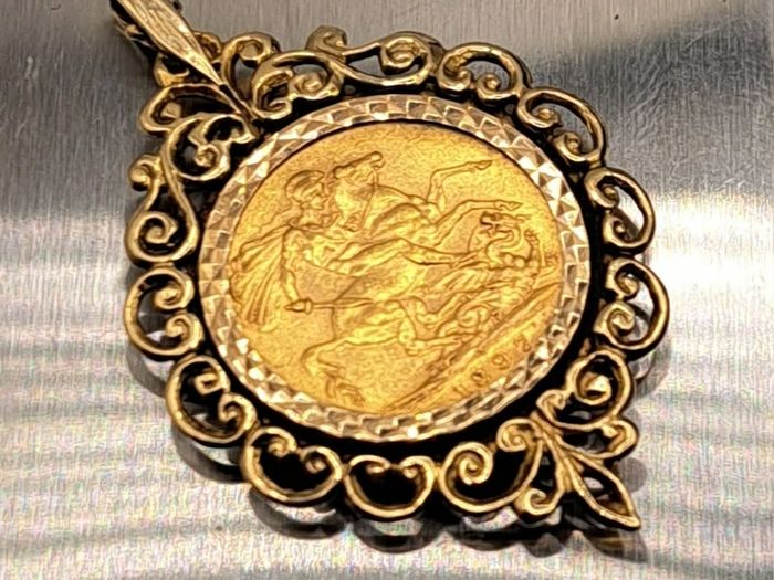 Full sovereign coin mounted in 9ct yellow gold pendant