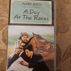 A Day At The Races 1937 The Marx Brothers And Maureen O'sullivan Vhs Video In Very Good Condition.