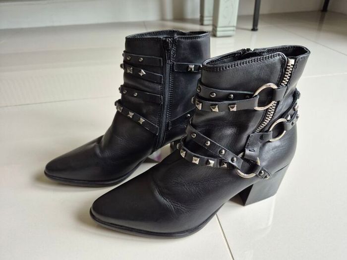 Clarks ancle boots - black