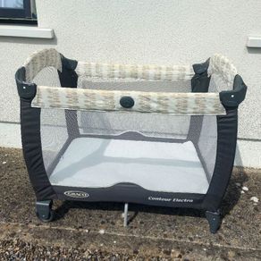 Travel cot