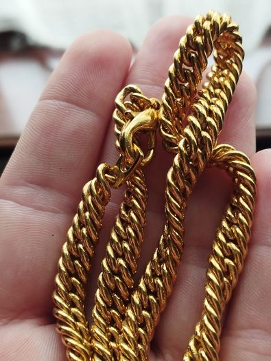 Vintage chunky gold tone chain.