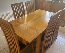 Kitchen table and 6 chairs